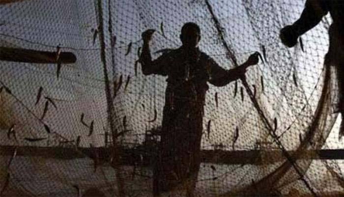 Sri Lankan Navy apprehends eight Tamil Nadu fishermen, boat seized 