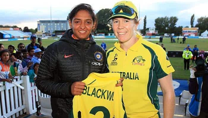 Alex Blackwell presents Australia jersey to WBBL teammate Harmanpreet Kaur following 171-run assault in WWC semi-final