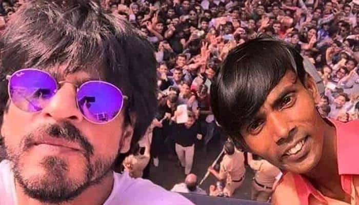 Shah Rukh Khan a fan of Hero Alom? Too bad, reacts Twitter over &#039;photoshop&#039; picture