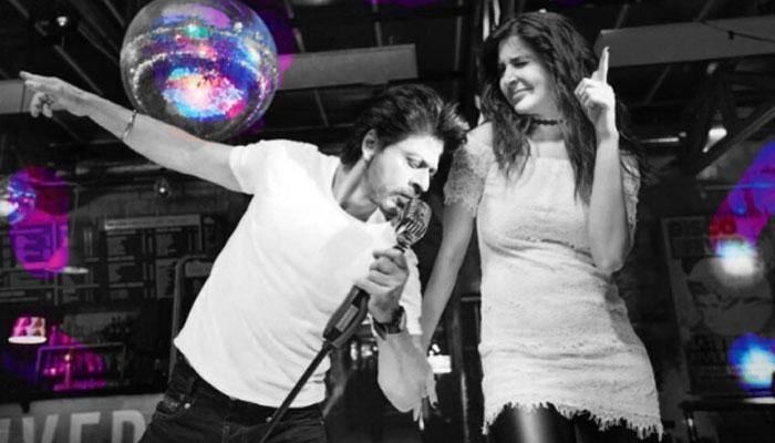 Shah Rukh Khan mesmerised by Anushka Sharma's beauty! See PIC