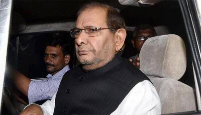 All is not well within JD(U)? Sharad Yadav skips Nitish's swearing-in, meets Rahul Gandhi in Delhi