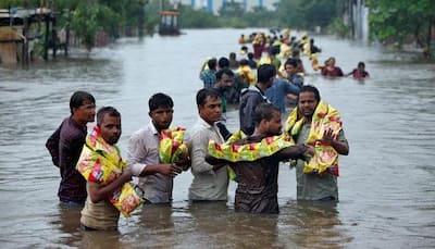 Floods kill 120 in Gujarat, with industry, cotton hit