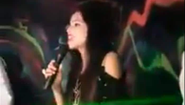Dhinchak Pooja performs live, audience goes berserk!- Watch