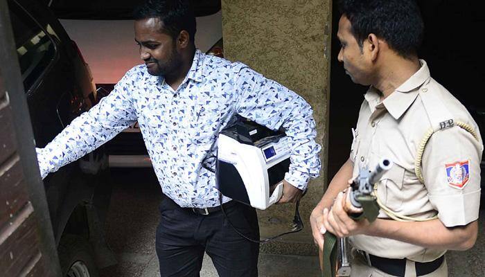 I-T raids continue on Karnataka minister's houses; Rs 11 crore seized