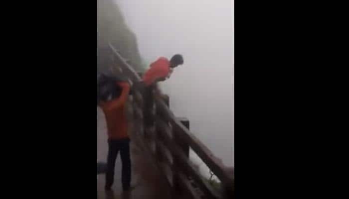 OMG! Two drunk boys fall to death in Maharashtra&#039;s famed Kavala Point – Watch viral video