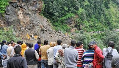 Landslide blocks Shimla-Kalka National Highway, hundreds of vehicles stranded