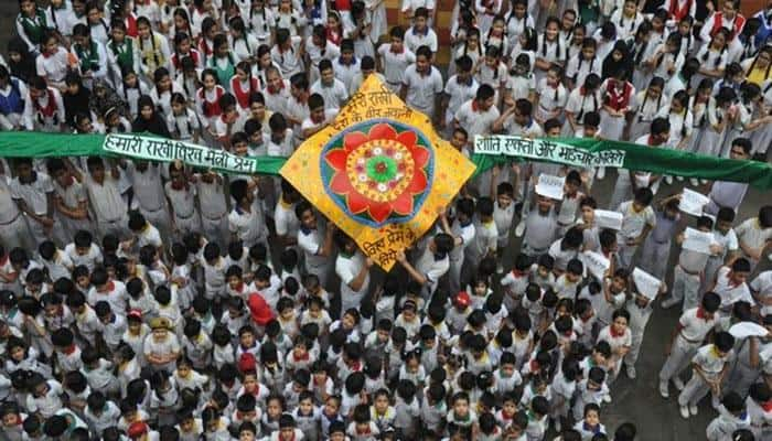 Students send 100-feet long Rakhi for Indian Soldiers