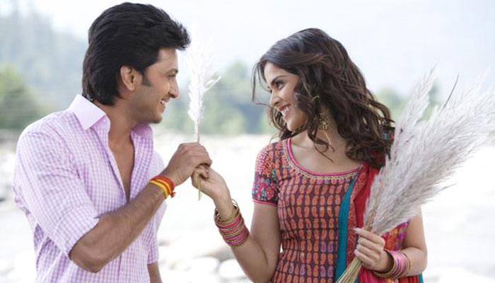 Genelia D'Souza turns 30, Riteish Deshmukh calls her his 'biggest support'