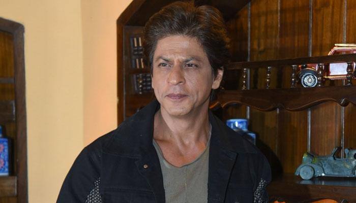 Shah Rukh Khan injures back while on way to Kolkata for &#039;Jab Harry Met Sejal&#039;  promotion