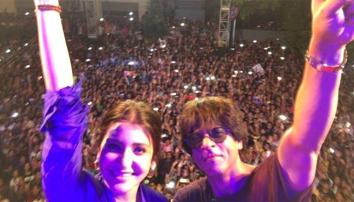 &#039;Jab Harry Met Sejal&#039; promotions: Shah Rukh Khan, Anushka Sharma witness sea of fans in Kolkata