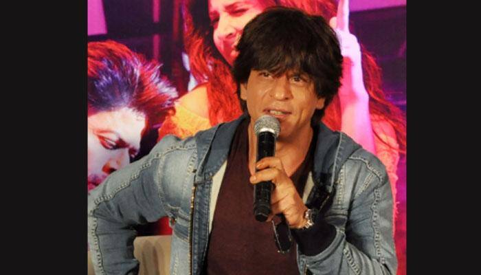 Shah Rukh Khan &#039;stands in&#039; for Aamir Khan, Kiran Rao at Water Cup