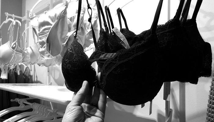 Chinese restaurant offers discount based on bra size