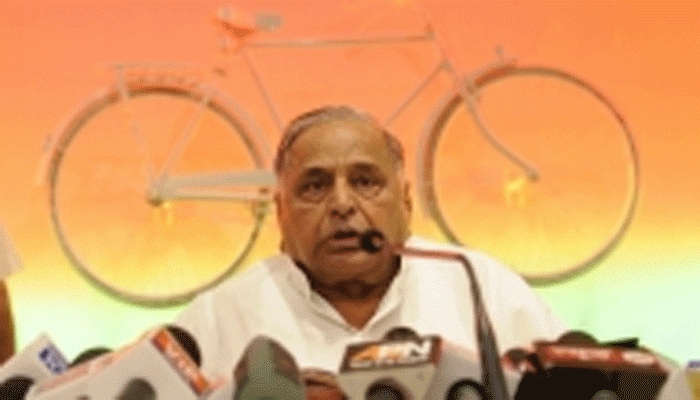 Mulayam Singh Yadav axes four Akhilesh associates from Lohia Trust