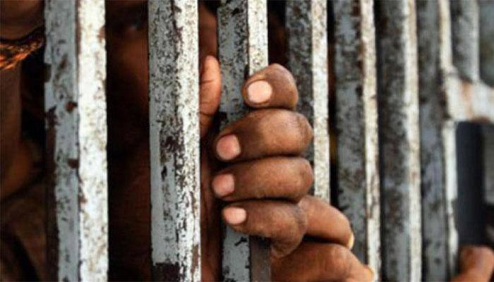Bhopal jail stamps minors&#039; faces as they visit father