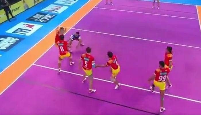WATCH: Surender Nada makes fun of napping Fazel Atrachali in PKL