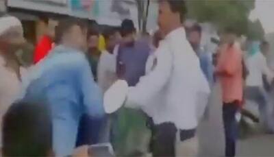 No fear of law! Bike rider slaps Mumbai traffic cop after being stopped for jumping signal 