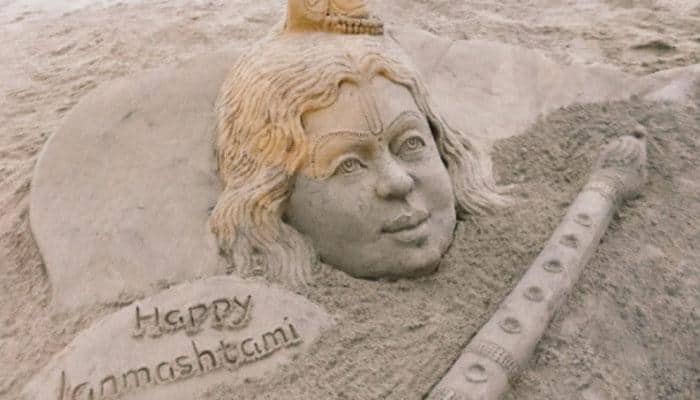 Janmashtami 2017: Sudarsan Pattnaik&#039;s beautiful sand art Krishna will take you on a devotional trip