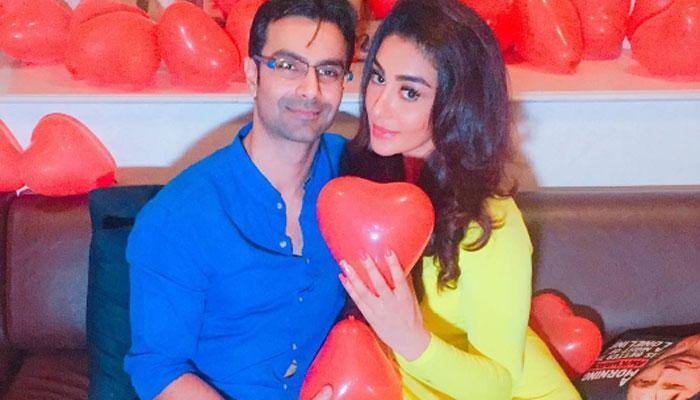 Former &#039;Bigg Boss&#039; contestants Maheck Chahal and Ashmit Patel get engaged in the most romantic way!