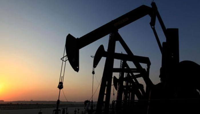 Oil prices fall amid broader market selloff, despite tightening supplies