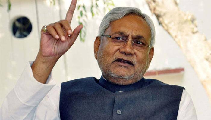 Nitish Kumar challenges Sharad Yadav to split JD-U