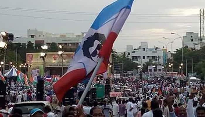 Thousands of Rajinikanth&#039;s fans gather in Trichy, urge actor to join politics