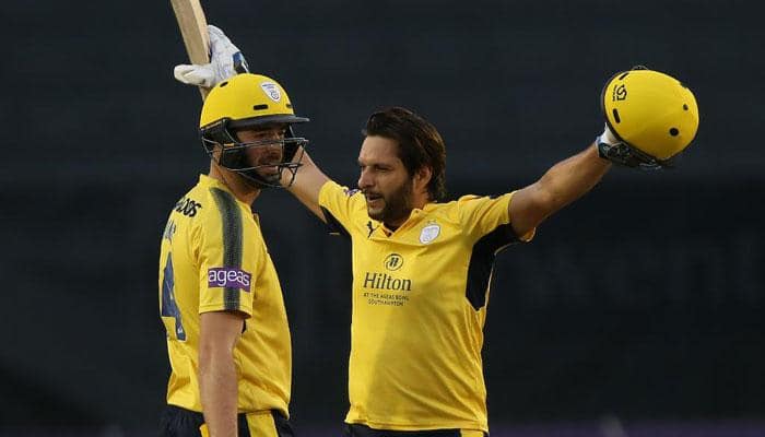 Shahid Afridi&#039;s 42-ball hundred inspires Hampshire into NatWest T20 Blast semis