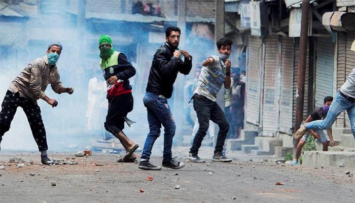 NCC woman cadet urges Kashmiri youth to shun stone-pelting and enjoy “real freedom” in India, gets trolled on Facebook