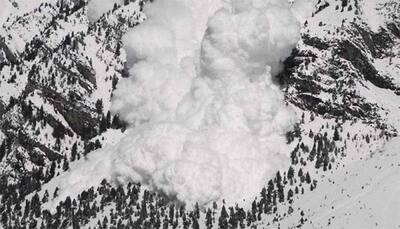 Eight missing after avalanche in Swiss Alps town