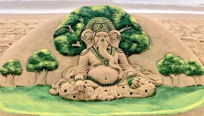 Sudarsan Pattnaik creates a 'Green Ganesha' in sand art—Video, Pic |  Culture News | Zee News