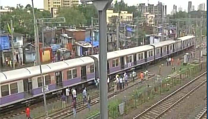 6 coaches of Mumbai local train derails, 5 injured