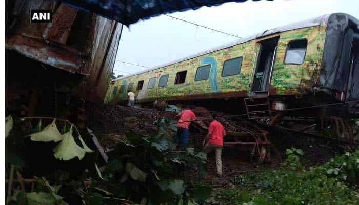 9 coaches, engine of Nagpur-Mumbai Duronto Express derail due to landslide, rescue operations on