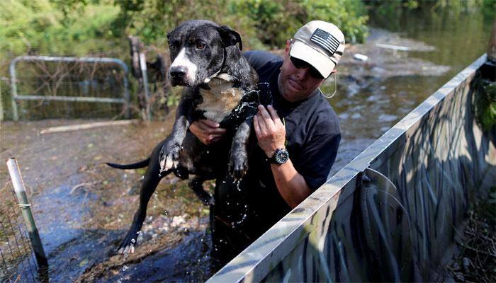 Harvey's floods hang on in Texas, complicating rescue efforts