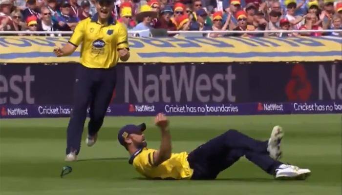 Watch: Grant Elliot does a Kapil Dev, takes Superman-esque catch in NatWest T20 Blast 2nd semi-final 