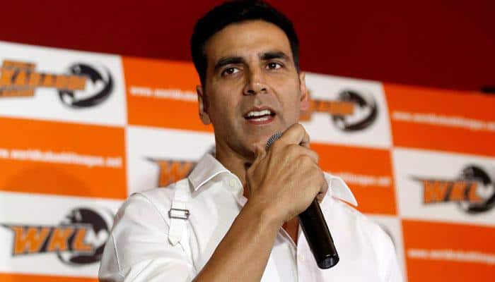 Akshay Kumar supports team Bengal Warriors in a unique way! Watch video