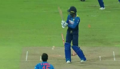 Bhuvneshwar Kumar dismisses Upul Tharanga with unplayable delivery in T20I match