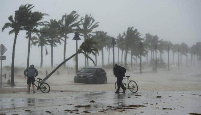 Hurricane Irma: Military planes evacuate tourists to Europe