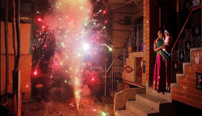 Supreme Court lifts ban on sale of firecrackers in Delhi-NCR, directs cops to remain vigilant