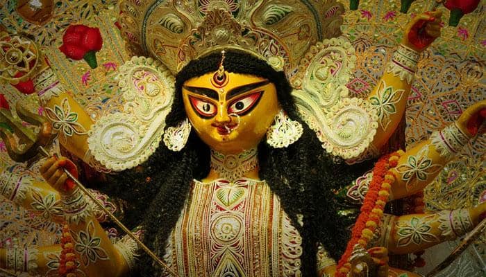 Navratri 2017: Here&#039;s how women can style it up this Durga Puja