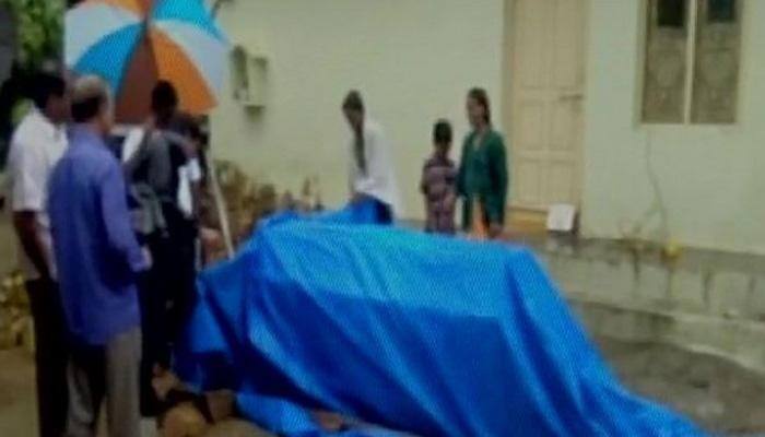 Hyderabad SHOCKER! Denied entry inside house, woman spends night on road with son&#039;s dead body 