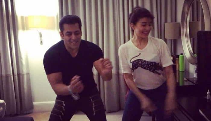 Jacqueline Fernandez teams up with Salman Khan to promote &#039;Judwaa 2&#039; – Watch