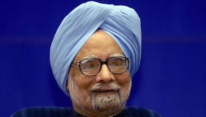 Former PM Manmohan Singh takes potshots at note ban, &#039;hasty&#039; rollout of GST