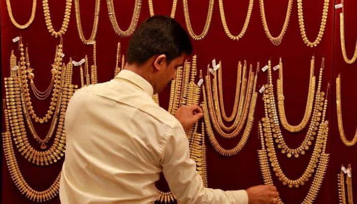 Gold price recovers by Rs 350 to Rs 30,850 per 10 grams
