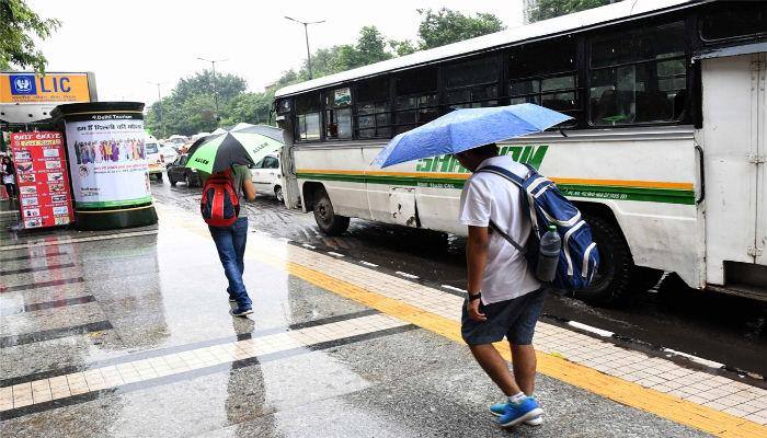 Heavy rain throws traffic out of gear in Delhi-NCR