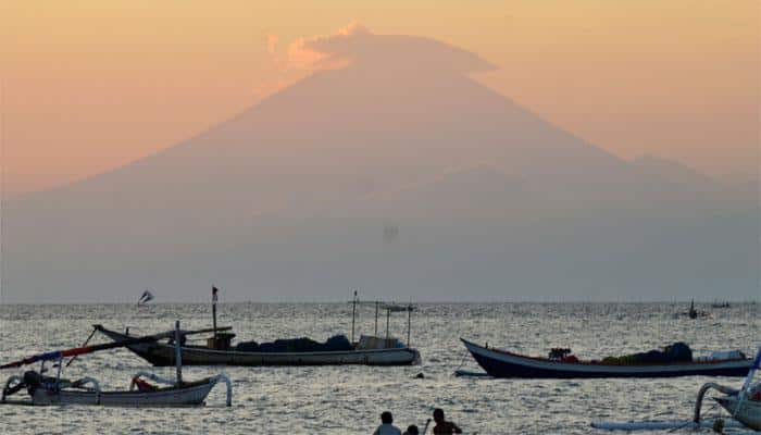 Bali volcano on highest alert level, thousands flee