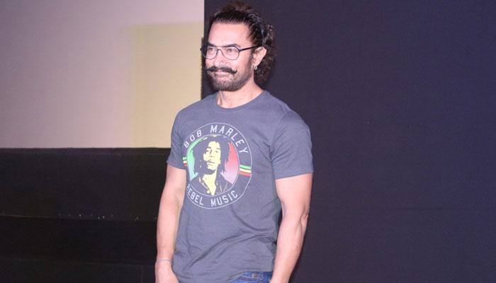 Aamir Khan&#039;s Garba in Vadodara is breaking the internet- Watch video