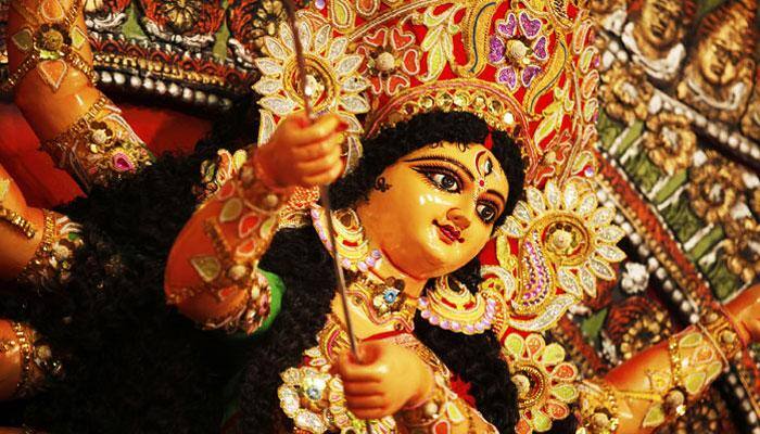 Durga idol in gold saree attracts thousands of devotees in Kolkata
