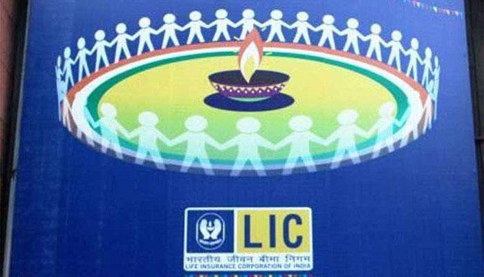 LIC pays dividend of Rs 2,207 crore to government