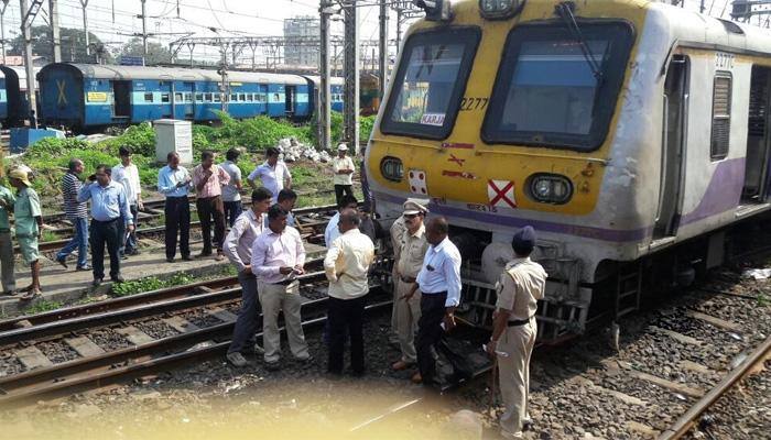 Local train derails in Mumbai; none hurt