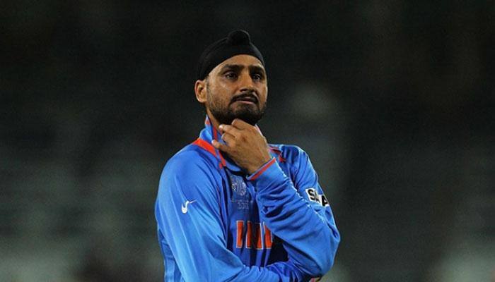 Harbhajan Singh called 'hypocrite' on Twitter for celebrating Karva Chauth; gives befitting reply