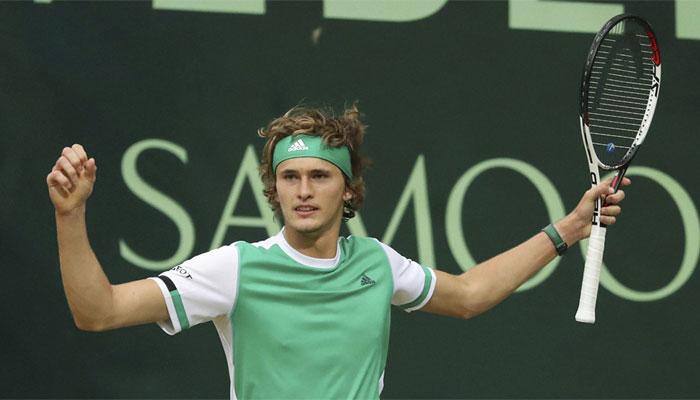 Alexander Zverev strolls through in Shanghai Masters